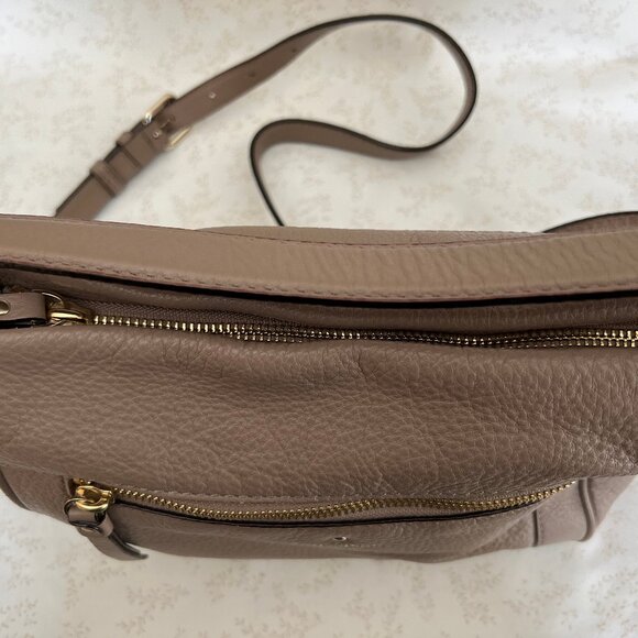 Kate Spade Small Harris Cobble Hill in Warm Putty - Picture 4 of 8